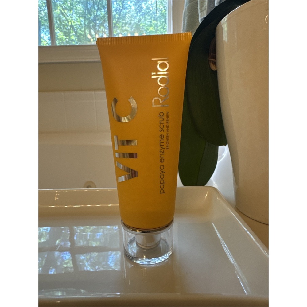 Rodial Vit C Papaya Enzyme Scrub Brighten and Renew - 2.36‎ fl oz (70ml) 1 Count